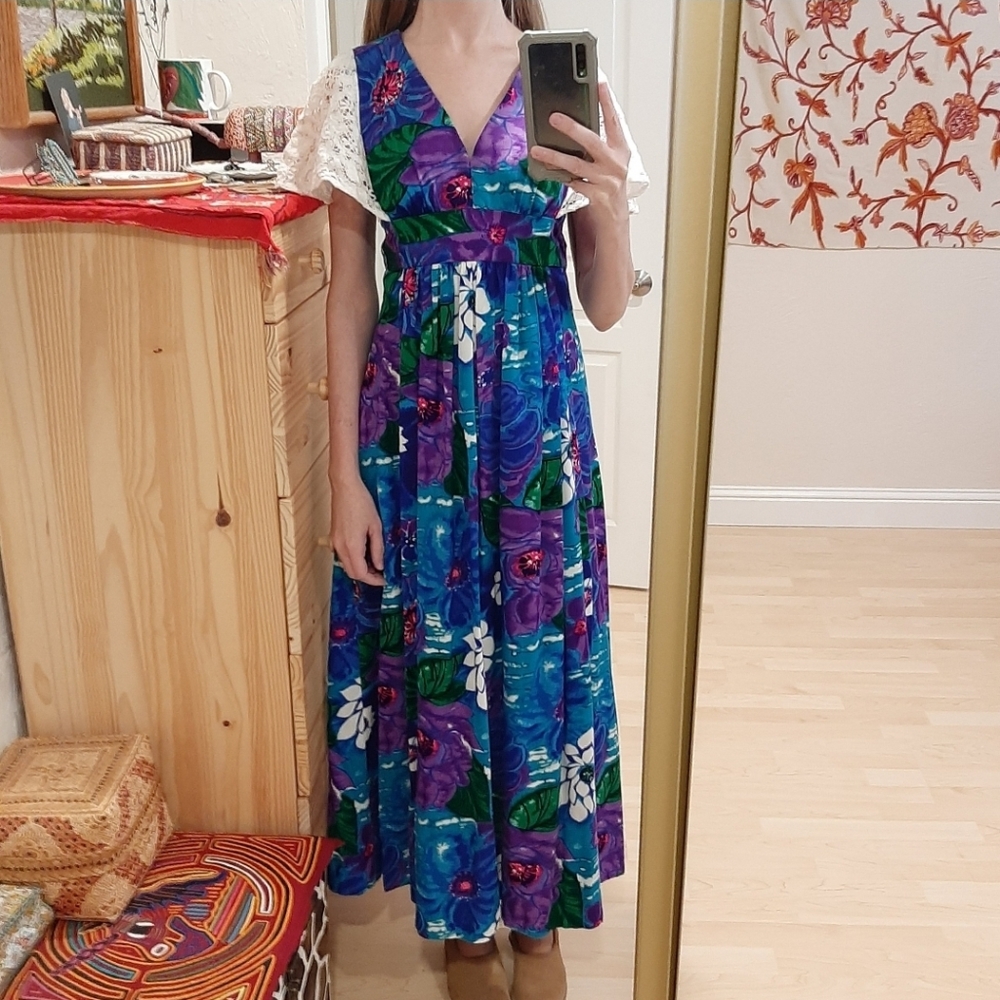 ❌SOLD❌ Vintage Lace Sleeve 70s Hawaiian Dress XS